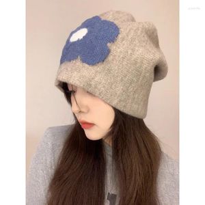 Berets Simple Fashion Retro Flowers Lovely Woolen Hat Female Autumn And Winter Knitted Spring Warm Ear Pile