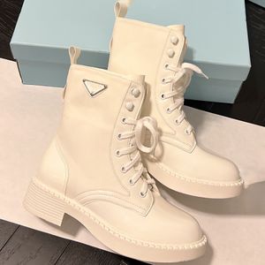 Женские ботинки Новый дизайнер осень и зимняя мода Martin Boot Angle Boots Lace Up Shoes01