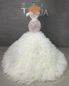 Gorgeous Pearls Mermaid Wedding Dresses One Shoulder Tiered Skirts Bridal Gown Beaded Lace Appliqued Vestidos de novia