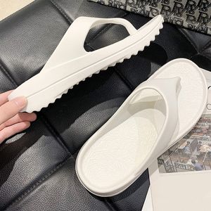 Slipare tjock bottenplattform Sea Flip Flop Thong Sandals Summer Shoes Soft Badrumskudde Slides utomhus inomhus kvinnor 230407