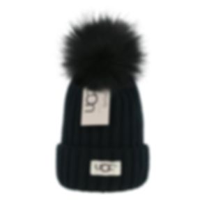 Kvinnor designer vinter pompoms beanie stickad bomull hatt kvinnor chunky stickad tjock varm faux päls pom beanies hattar kvinnliga motorhuv