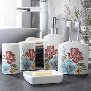 Badtillbehör set europeisk vit keramisk toalettartikblommor prydnad lotion flaska tandborste kopp tvålfack hem fem stycke badrum