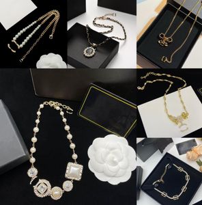 Luxury Designer Letter Pendant Necklaces Gold Plated Crystal Pearl Rhinestone Necklace Women Jewerlry Accessories Fashion Pearl long Sweater chain