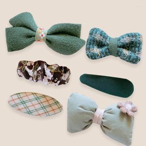 Hårtillbehör Barnblommor Fall Fyllt fylld bomullsbåge Duckbill Clip Girls Plaid Clips