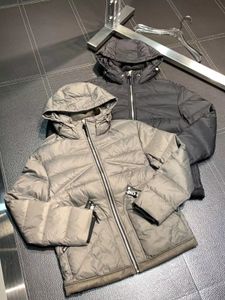 2023 Amerikanische Designer-Luxus-TF-Modejacke, 100 % reine Tom Ford-Gänsedaunen, modische wind- und regenfeste modische TomFord-Daunenjacke mit Kapuze, klassische Reißverschlussjacke