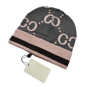 Klassisk designer beanie cap bonnet hatt vinterhatt för män och kvinnor skyddar utomhus värme blandad färg trend casual pullover hatt u-4