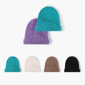 Beanie Skull Caps Autumn and winter wear out personalized street men's cold hats, outdoor irregular brimless flanged warm women's wool knitted hats