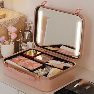 Kosmetiktaschen Hüllen Kosmetiktasche mit LED-Spiegel Reise-Make-up-Taschen Große Kapazität Fashion Make-up-Tasche PU-Leder-Kosmetiktasche für Wochenendurlaub 231108