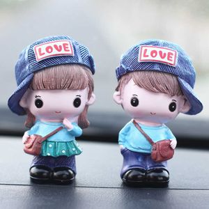 Decorations 2PCS Lovely Couple Girl Boy Romantic Resin Doll Dashboard Ornament Cute Accessories Interior Car Pendant Decoration GIfts AA230407