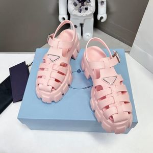 Tasarımcılar Sandaletler Terlikler Kadınlar Kar Pembesi Açık Mavi köpük Kauçuk taban Hafif kalın Terlikler Üçgen Metal Terlikler Yaz Vintage Plaj Sandaletleri Slaytlar