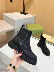 Classic Martin Boots Platform Women Shoes Leather Designer Tjock Soled Shoes Fashion Lady Zipper Short Desert Boot Grov Hälen Hälar stor storlek 35-45