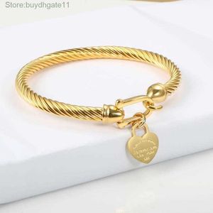 Titanium Steel Cable Wire Gold Color Tiffa T-Home Love Heart Charm Bangle Armband med krokstängning för kvinnor Män bröllop smycken gåvor1 m81v