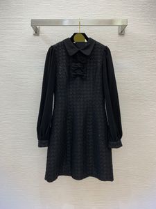 1105 XXL 2023 Abito da passerella Abito autunnale Marchio Stesso stile Impero Risvolto Collo Manica lunga Abiti casual di base Abito da donna Moda G23080377