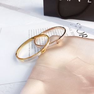 Bangle Bracelet Designer 18K Gold Plated Womens Love Bracelet Classic Design Jewelry Spring Brand White Cuff Bracelet Wedding Party Family Gifts Jewelry Wholesale