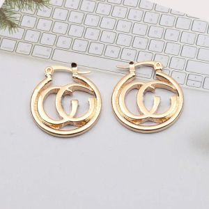 Stud Charme Womens 18K Gold plattiert Ohrring Ogring Ohr Gestürfen Manschette Luxusmarke Designer Brief Geometrisch übertreiben klassische Hochzeitsfeier Jewerlry Retro Style