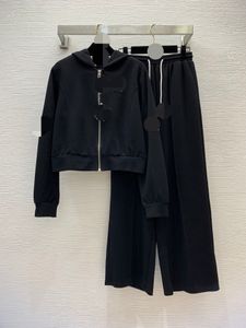 1029 XXL 2023 Estilo Milão Marca Outono Mesmo Estilo Conjuntos de Duas Peças Com Capuz Preto Flora Imprimir Calças Compridas Império Manga Longa Roupas Femininas weiniG23102044