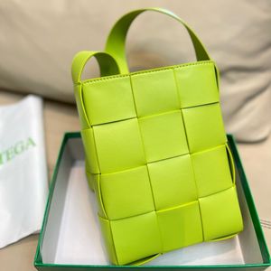 Klassische Designer-Taschen-Frauen 2023 neue Umhängetasche aus echtem Leder-Handytasche gewebte Einkaufstasche Mode Vertikal Walking Straddle Kleine Tasche