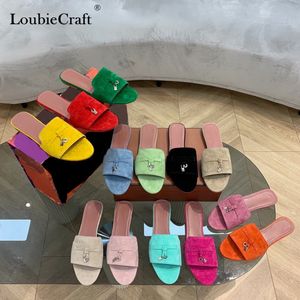 Tofflor Summer Walk Flat Sandals Kid mocka Kvinnor tofflor äkta läder klackar skor casual mules metall lås tofsar glider svart khaki 230407