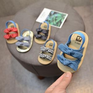 Sandaler sommar baby flickor skor bomull tyg andas antislip randig dot bow-knot första vandrare småbarn mjuk soled