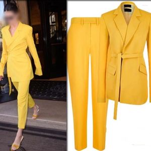 Kvinnors tvådelade byxor Ken Dall 2 Women Suit Set Fashion Outfit för Autumn Winter Slim Fiting Blazer Jacket Celebrity Pantsuit