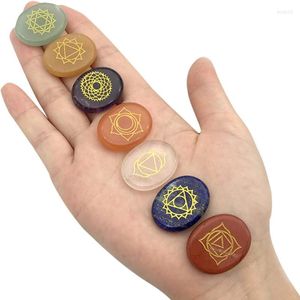 Dekorativa figurer 7 Chakra Symbol Crystal Stones Set Natural Reiki Healing Bulk Palm Polished Pocket Gemsten för meditationsbalansering