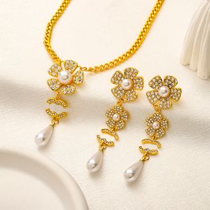 Sier Camellia Christmas Love Gift Jewelry Set Gold Plated Boutique Necklace Simple Design High Quality Stud Earrings