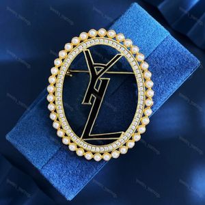 Designer Brooches Fashion Pearl Broche for Women Brand Classic Letters Mens Pin Clothing Gold Silver Luxurys Diamond Y Brooch Jewelry Pins Wedding Jewelry with Box