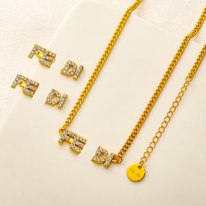 Conjunto de joias femininas banhadas a ouro 18K Novo presente de amor Colar de cristal Estilo romântico Brincos de Natal Design minimalista Boutique novo conjunto de joias