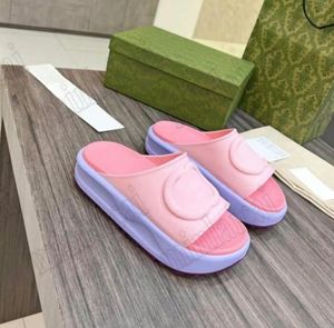 Sandálias de plataforma de salto baixo Interlocking G: sandálias de borracha de grife para mulheres - sapatos de verão 2023SS, fabricados na Itália