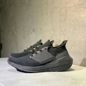 Topp platt mode Populära män och kvinnors casual sportkörande designer sneakers andningsbara slitsträckta lätta fashionabla utomhusresor