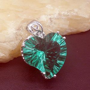 Collane con ciondolo Gioielli Hermosa a forma di cuore Incredibile topazio verde Collana con ciondolo color argento per regali da donna 20234724