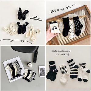 Designers Wave Point Toddlers High Quality New Boys Girls Fashion Big Children Breathable Cotton Socks Youth Black And White Striped Kids Mid-tube Socks