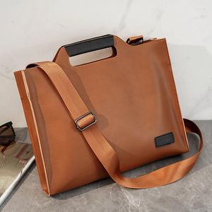 Aktentaschen Hochwertige Crazy Horse Leder Herren Aktentasche 2023 Mode Einfarbig Business Office Handtaschen Laptoptasche mit großer Kapazität