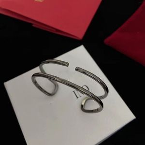 Bracciale con ciondoli firmati da donna Lettera V Braccialetti Designer di lusso gioielli braccialetto in oro per uomo Bracciale da donna con scatola Accessori Bellezza