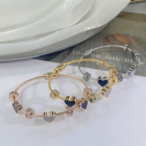 Bracciale in acciaio al titanio da donna con doppio cuore micro zircone intarsiato in oro stile giapponese coreano nuova tendenza temperamento personalizzato moda