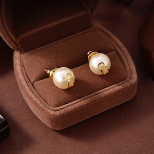 Valentinoity Orecchini di fascino femminile V Earing Designer Stud Pearl Oreccchini Fashion Luxury Vlogo Ewelry Hoop Women OHRRINGE 34Sasaw