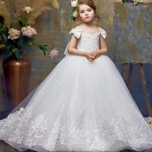 Mädchenkleider Elegante weiße geschwollene Tüllblume mit Schleifen für Hochzeit Prinzessin Ballkleid Spitzenapplikationen Erstkommunionkleider