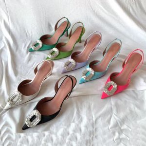 Sola dérmica de couro 100% real Amina Muaddi Sandals Begum Sapatos de vestido Betum com que os saltos de capa de Sandals embelezados de cristal.