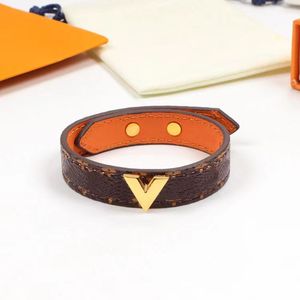 Designer pulseira de luxo pulseira pulseiras designer para mulheres cor sólida carta florido design materiais de couro pulseira presente de natal jóias presente opcional