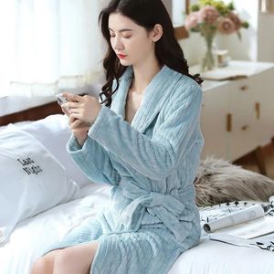 Ropa de dormir para mujer Otoño Invierno Mujeres Franela Robe Lady Grueso Cálido Coral Terciopelo Albornoz Sólido Kimono Ocio Negligee Vestido Casual