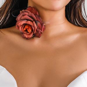 Choker Salircon Gothic Big Rose Flower Punk Transparent plastbälte Justerbar CLAVICLE Halsband Kvinnor Cosplay Party Jewelry