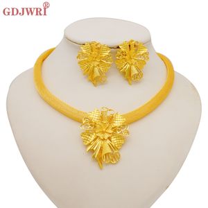 Brincos Colar Fine Dubai Gold Color Jewelry Conjunto para mulheres Luxo Brincos de colar de pingentes de luxo Casamentos Presentes Acessório da festa 230408