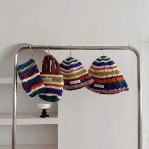 Caps Hats Autumn Winter Rands Mother Kids Sticked Hat Vintage Hand Hook Colorful Wool Hat Hand Handväska Varma stickade handskar 231108