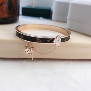 T GG Bangle Designer Monogram Bileklik Lüks Bilezik Marka Mektup Kolye 18K Altın Kaplama Gül Altın Kaplamalı Moda Tasarım Popüler Embos