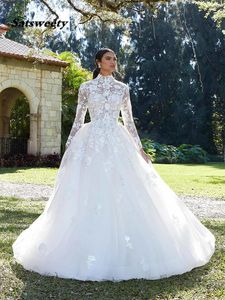 2024 Luxury Winter Wedding Dress Floral spets Långa ärmar Brudklänningar Strömmen High Neck Bodice Vestido de Novia Tulle Sweep Train