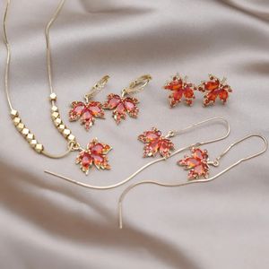 Stud Corea Gioielli di moda 14K placcato oro arancione zircone foglia d'acero orecchini pendenti collana eleganti accessori per feste da donna 231108