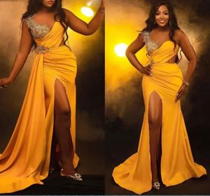 South African Plus Size Women Prom Dresses Yellow Satin Sequins Appliqued Lace Formal Evening Gowns Sexy Thigh Split Peplum Long Mermaid Party Prom Dress