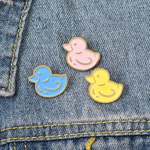 Brooches Custom Cute Cartoon Tricolor Duck Simple And Versatile Brooch Pin Badge Enamel Lapel Neckline Jewelry Gift Friend Wholesale