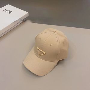 Frühlingssummer Männer und Frauen ihren Höhepunkt mit Kappenbriefen invertierte Dreiecksbriefe Hard Top Formal Mark Korean Style Baseball Caps Classic Classic