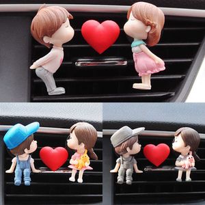 Decorazioni Deodorante Coppia carina Doll Toon Lovers Accessori per auto Interni in metallo Aromaterapia Air Vent Clip Profumo Ornamento AA230407